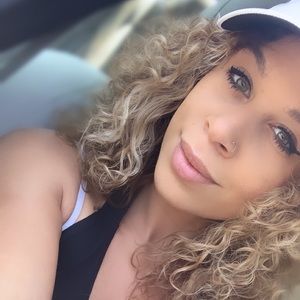 Meet your Posher, Desiree